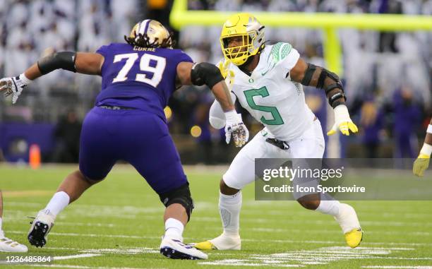 Oregon Ducks defensive end Kayvon Thibodeaux rushes during a college football game between the Oregon Ducks and the Washington Huskies on November 06...
