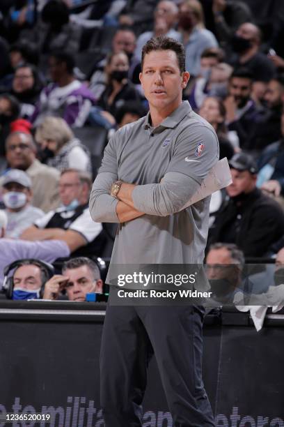 Head coach Luke Walton of the Sacramento Kings coaches against the Indiana Pacers on November 7, 2021 at Golden 1 Center in Sacramento, California....