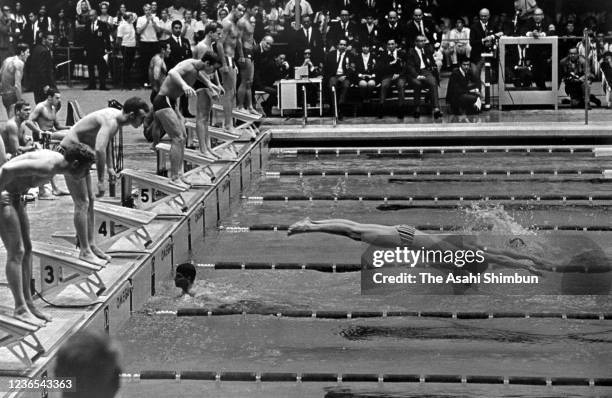 Ken Walsh of the United States dives as Mark Spitz of the United States finishes during the Swimming Men's 4x100m Freestyle Relay during the Mexico...