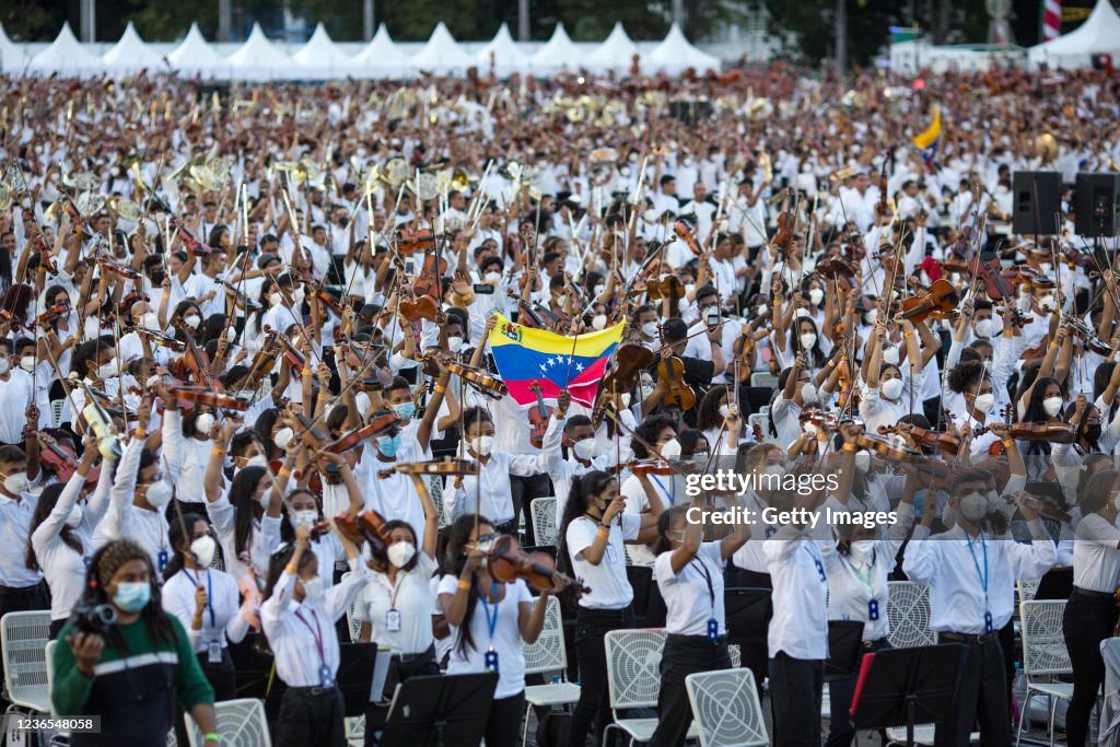 Venezuelan Musicians Seek Guinness World Record of Largest Live Orchestra