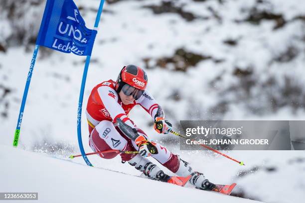 Austria's Dominik Raschner competes during the men's parallel slalom of the FIS ski alpine world cup in Lech, Austria on November 14, 2021. - Austria...