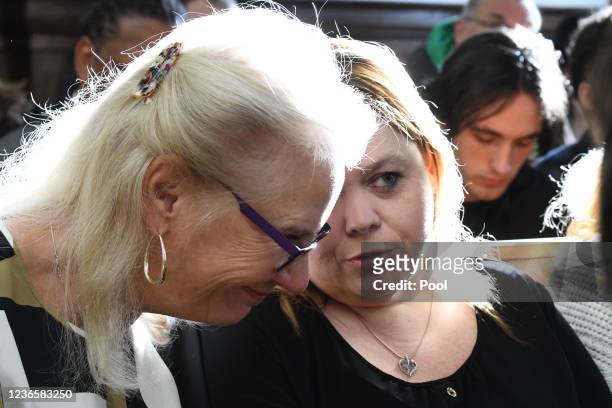 Kyle Rittenhouse's mother Wendy Rittenhouse talks with defense jury expert Jo-Ellan Dimitrius before closing arguments during Kyle Rittenhouse's...