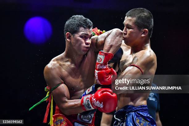 This photo taken on November 13, 2021 shows Muay Thai boxers Chunphonnoi Sor Sommai and Nongnapa Srimongkol during their fight at Lumpinee Stadium in...