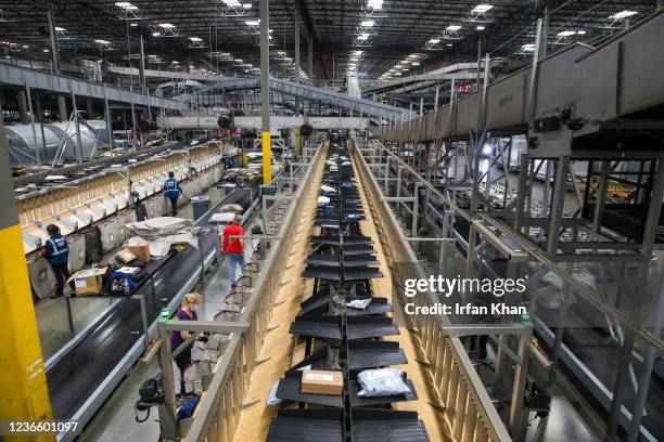 Ontario, CA Conveyors belts carrying packages for sorting and delivery snake through the UPS West Coast Region Air Hub on Tuesday, Nov. 2, 2021 in...