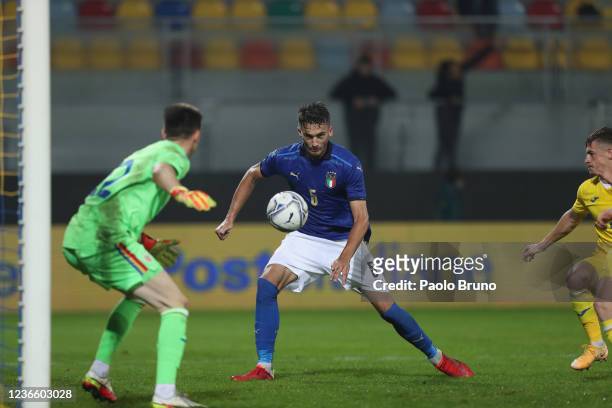 Simone Canestrelli of Italy scores the team's third goal during the international friendly match between Italy U21 and Romania U21 at Stadio Benito...