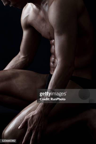 young muscular man,side of the body - body muscles photos et images de collection