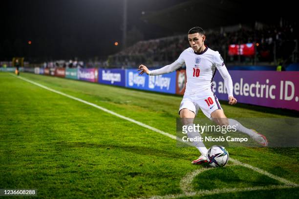 Phil Foden of England takes a corner kick during the 2022 FIFA World Cup European Qualifier football match between San Marino and England. England...