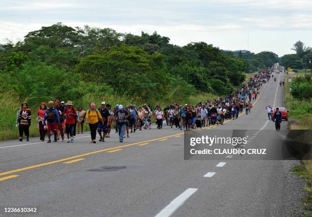 Migrants heading in a caravan to the US, walk in Donaji, Matias Romero municipality, Oaxaca state, Mexico, on November 16, 2021. - Migrants seeking...