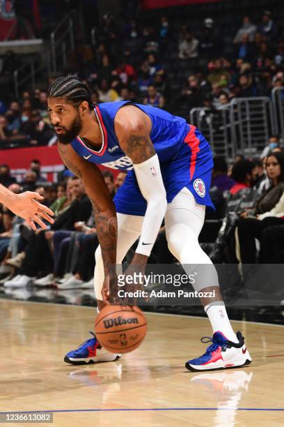 Paul George of the LA Clippers handles the ball against the Dallas