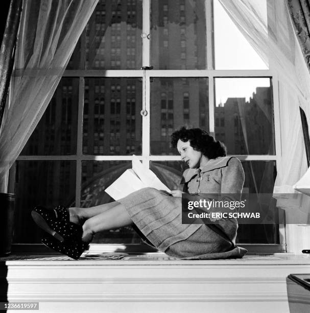 French singer Edith Piaf poses at her home in New York in September 1946.