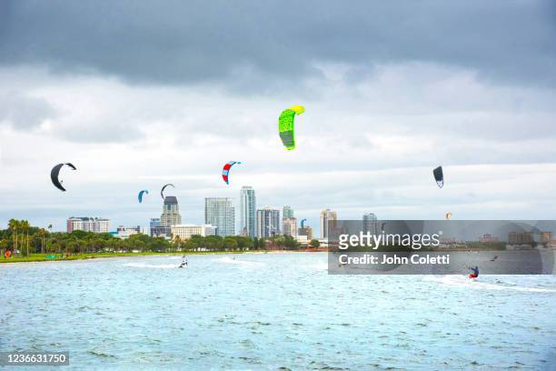kiteboarding, tampa bay, saint petersburg, florida - south tampa stock pictures, royalty-free photos & images