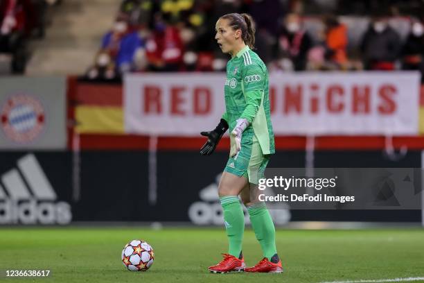 Goalkeeper Laura Benkarth of Bayern Muenchen gestures during the UEFA Women's Champions League group D match between Bayern München and Olympique...