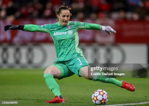 Goalkeeper Laura Benkarth of Bayern Muenchen controls the ball during the UEFA Women's Champions League group D match between Bayern München and...