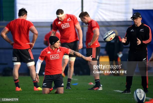 New Zealand's scrum half Aaron Smith takes part with teammates during training session at the French National Institute of Sport , in Paris, on...