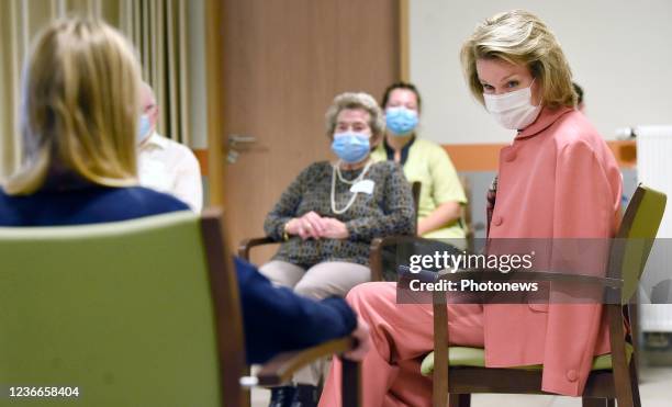 Queen Mathilde visits the Sint Franciscus residential care centre in Vinkt. As part of the read-aloud week, the Queen reads a few extracts from a...