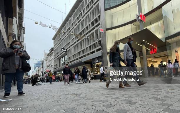 Street remain crowded as measures such as wearing masks and working from home have been brought back from November 20 by Belgian government, due to...