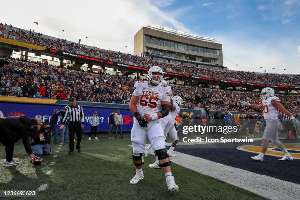Texas Longhorns offensive lineman Jake Majors celebrates a touchdown during a game between the West Virginia University Mountaineers and the Texas...