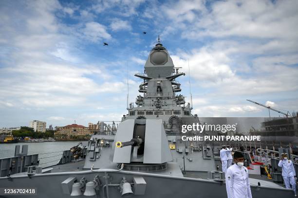 Ins Mumbai D62 Naval Destroyer Ins Mumbai Photos and Premium High Res Pictures - Getty ...