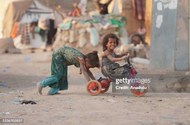 Yemeni refugees are seen as they are living under miserable conditions at makeshift tents during cold weather in Taiz, Yemen on November 20, 2021....
