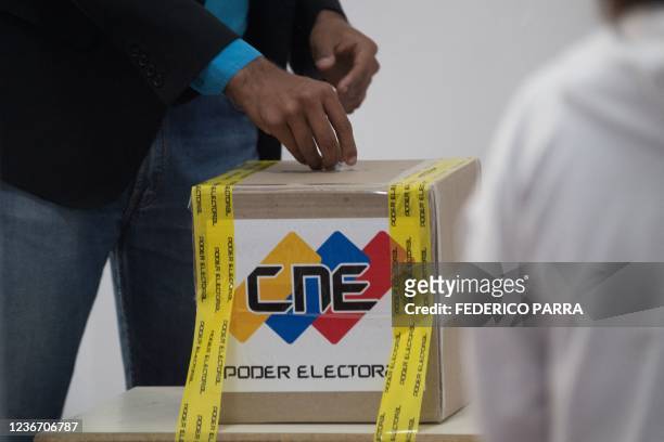 Person casts his vote at a polling station in Caracas during the regional and municipal elections in Venezuela, on November 21, 2021. - Venezuela...