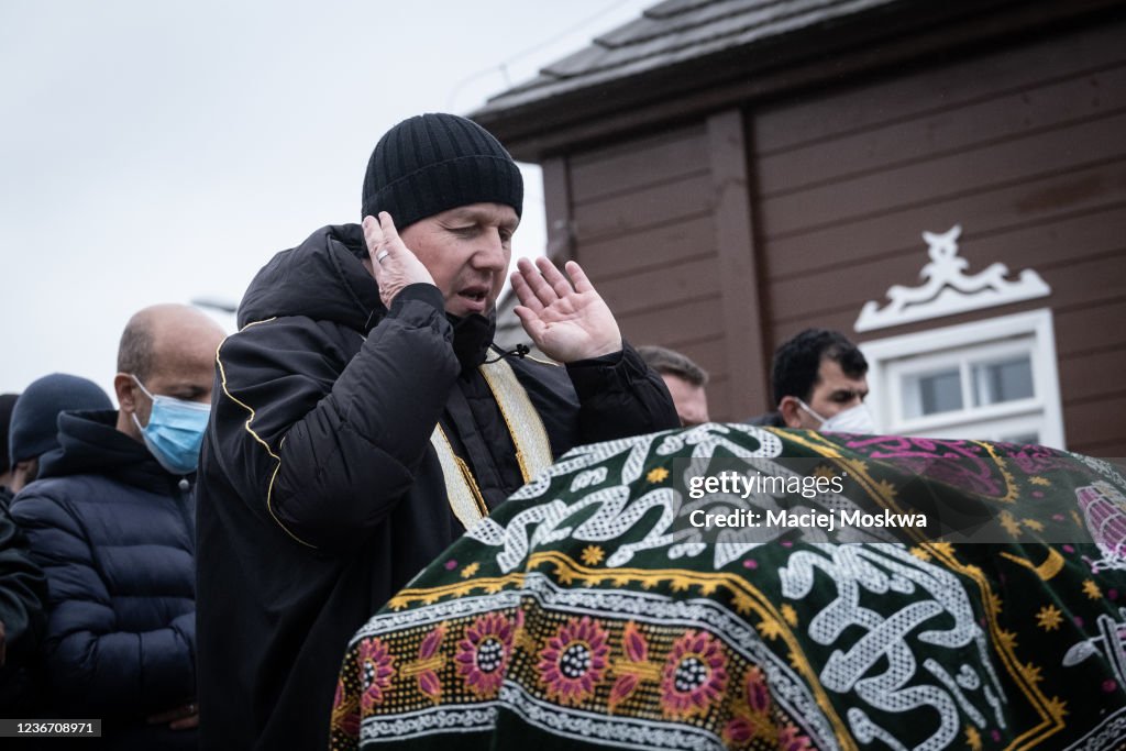 Funeral Held For Yemeni Migrant Who Died In Polish Forest