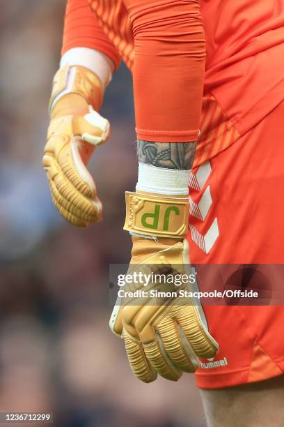 Everton goalkeeper Jordan Pickford wears personalised golden gloves during the Premier League match between Manchester City and Everton at Etihad...