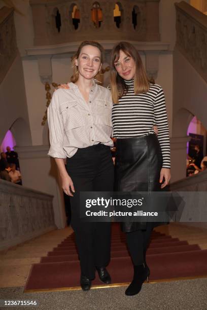 November 2021, Berlin: Actresses Jana Klinge and Catherine Bode arrive for the 2021 Götz George Award, which honors actors and actresses who have...