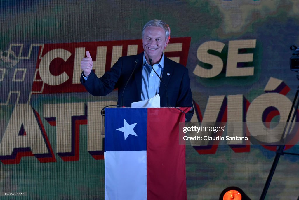 Chileans Vote For President As Polls Anticipate Ballotage