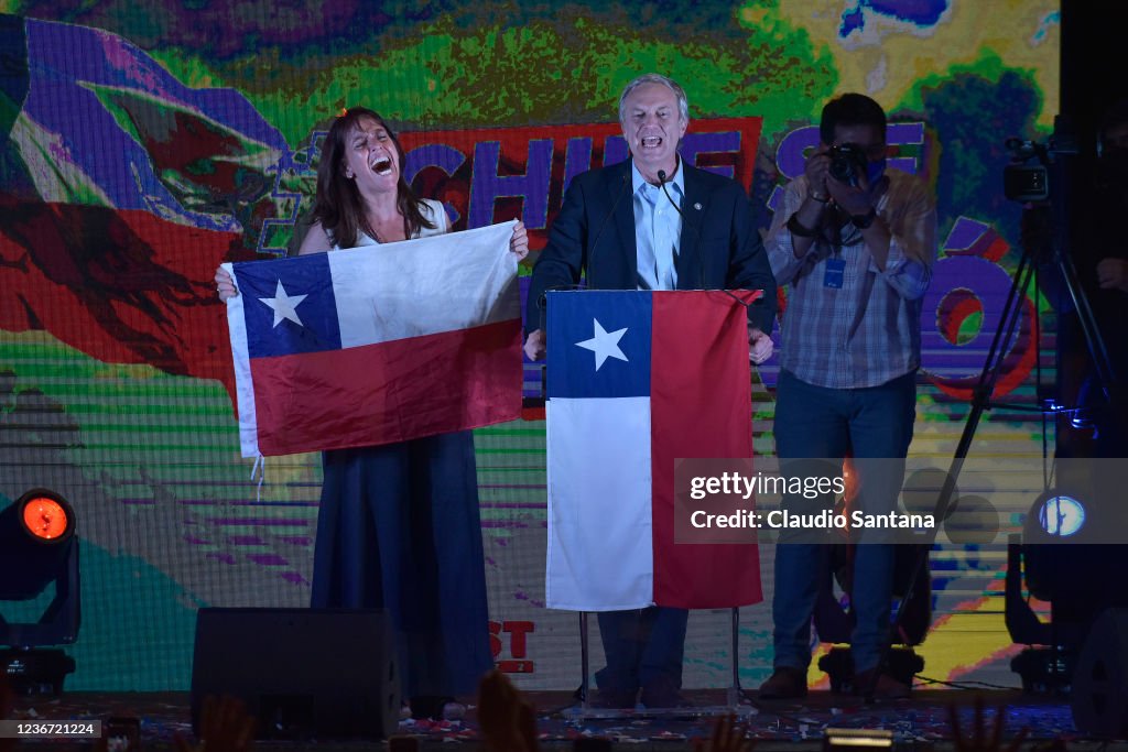 Chileans Vote For President As Polls Anticipate Ballotage