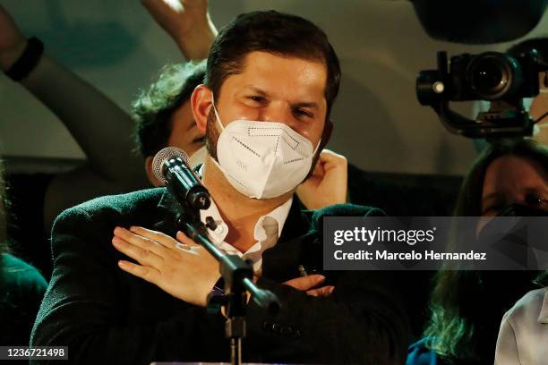 Candidate for Convergencia Social Gabriel Boric celebrates with supporters at the end of the Presidential Elections on November 21, 2021 in Santiago,...