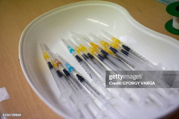 Syringes with the Pfizer-BioNTech vaccine against Covid-19 lie in a tray at the vaccination center of the 'Kanizsai Dorottya' hospital in...