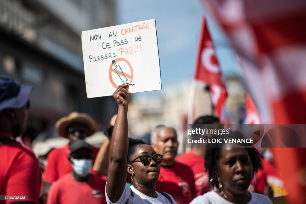 FRANCE-OVERSEAS-MARTINIQUE-HEALTH-VIRUS-LABOUR-SOCIAL-UNIONS-STR