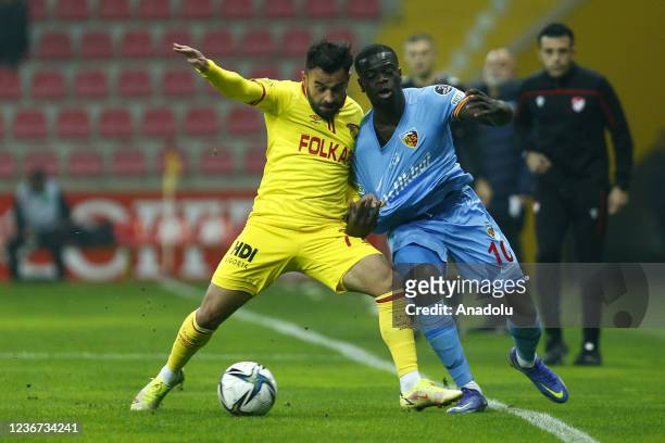 Kayserispor's Kemen in action against Murat Paluli of Goztepe during the Turkish Super Lig match between Yukatel Kayserispor and Goztepe at Kadir Has...