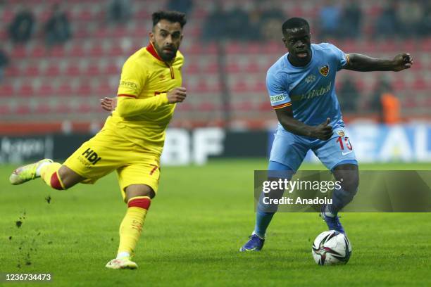 Kayserispor's Kemen in action against Murat Paluli of Goztepe during the Turkish Super Lig match between Yukatel Kayserispor and Goztepe at Kadir Has...