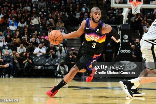 Chris Paul of the Phoenix Suns drives to the basket during the game against the San Antonio Spurs on November 22, 2021 at the AT&T Center in San...