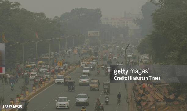 Vehicles ply on a road amid low visibility due to smog at Bailey road, on November 20, 2021 in Patna, India.