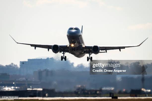 United Airlines plane takes off from Ronald Reagan Washington National Airport November 23, 2021 in Arlington, Virginia. With Covid-19 vaccinations...