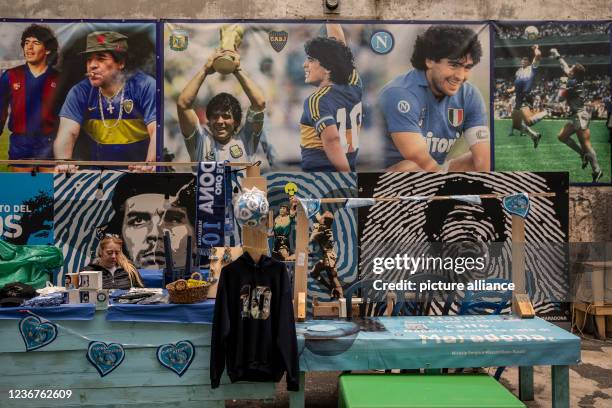 November 2021, Italy, Neapel: A woman sells souvenirs with images of football legend Maradona in Spanish neighborhoods: including Maradona with a...