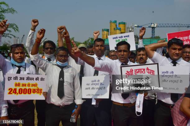 Sahara India Pariwar workers and depositors protest against SEBI to give back Rs.24,000 crore to Sahara India, at Azad Maidan on November 24, 2021 in...