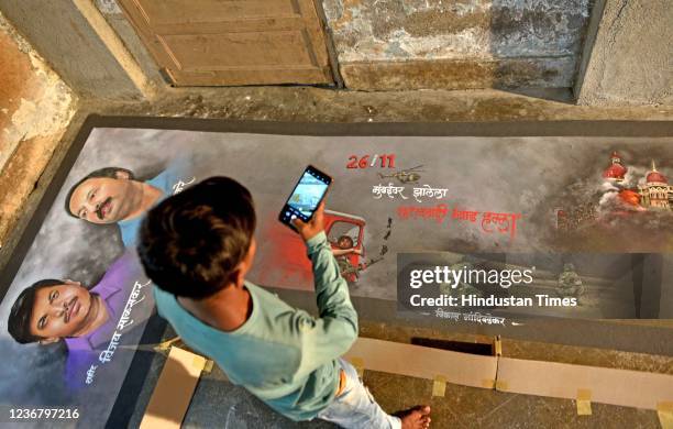 Solders Rangoli Mumbai 26 11 Attack Photos and Premium High Res Pictures - Getty Images
