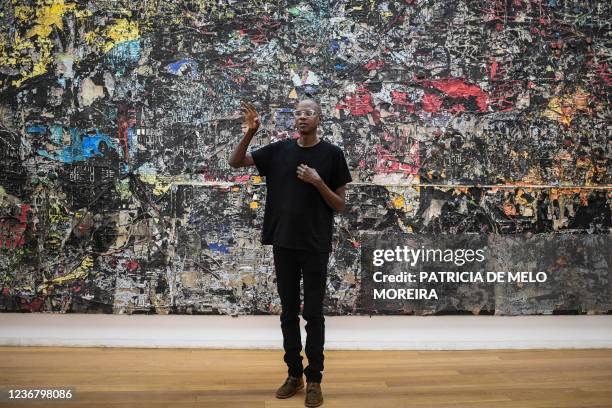 Artist Mark Bradford talks during the presentation of his exhibition "AGORA" at the Serralves Museum of Cotemporary art Art in Porto, north of...