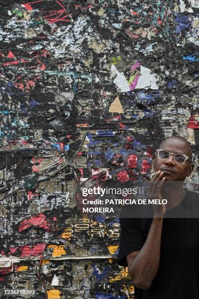 Artist Mark Bradford talks during the presentation of his exhibition "AGORA" at the Serralves Museum of Cotemporary art Art in Porto, north of...