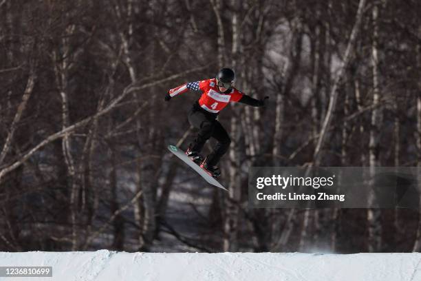 Faye Gulini of the United States competes during the Women's Snowboard Cross preliminary of Audi FIS Cross World Cup 2022 at Genting snow park on...