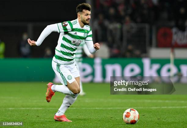 Albian Ajeti of Celtic FC controls the ball during the UEFA Europa League group G match between Bayer Leverkusen and Celtic FC at BayArena on...