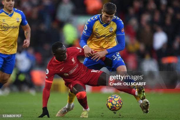 Southampton's Polish defender Jan Bednarek vies with Liverpool's Senegalese striker Sadio Mane during the English Premier League football match...