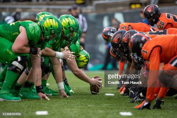 The line of scrimmage between the Oregon Ducks and the Oregon State Beavers at Autzen Stadium on November 27, 2021 in Eugene, Oregon.