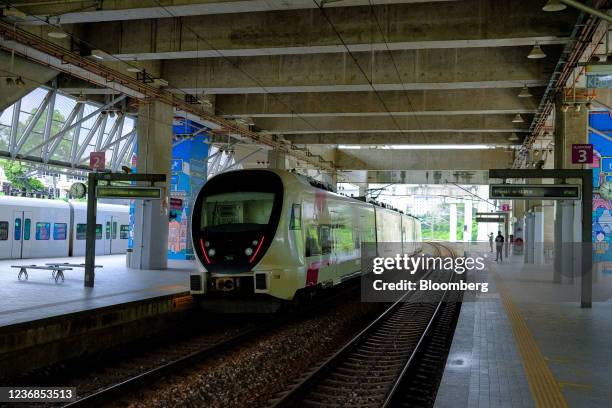 Erl R Train Klia Erl Station Photos and Premium High Res Pictures - Getty Images