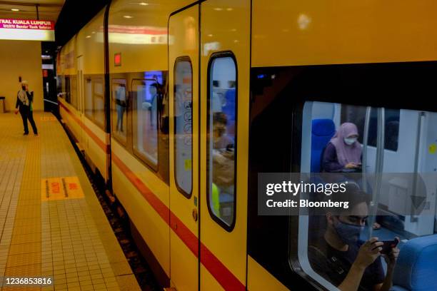 Erl R Train 58 Klia Ekspres Stock Photos, High-Res Pictures, and Images - Getty Images
