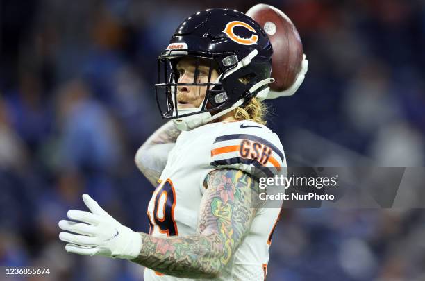 Chicago Bears inside linebacker Cassius Marsh throws the ball during warmups before an NFL football game between the Detroit Lions and the Chicago...