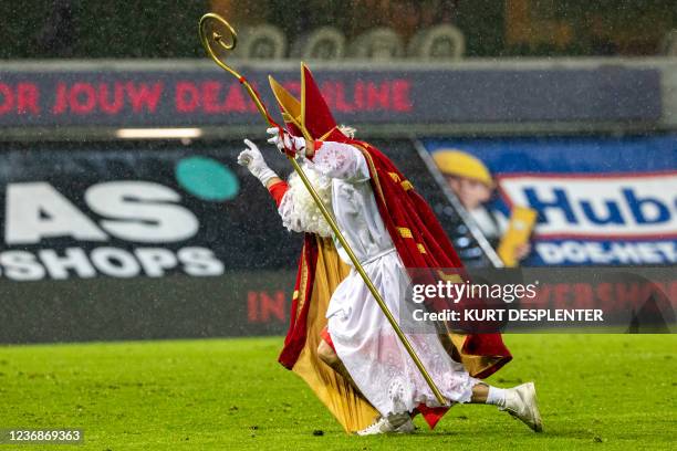 Sinterklaas celebrates after winning a soccer match between SV Zulte Waregem and Beerschot VA, Sunday 28 November 2021 in Waregem, on day 16 of the...